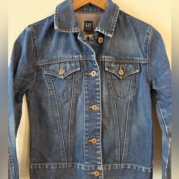 GAP Women’s Blue Button-Front Denim Jacket - Picture 3 of 7